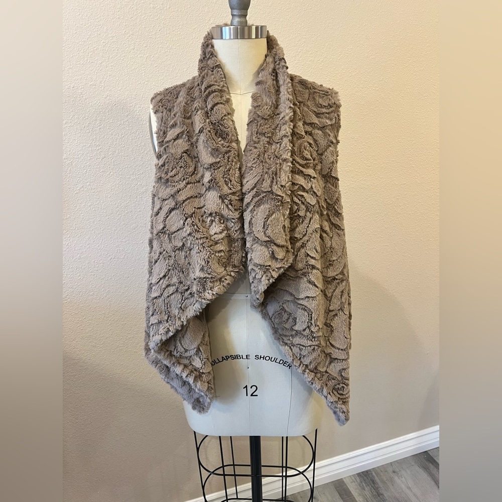 Faux fur vest size L